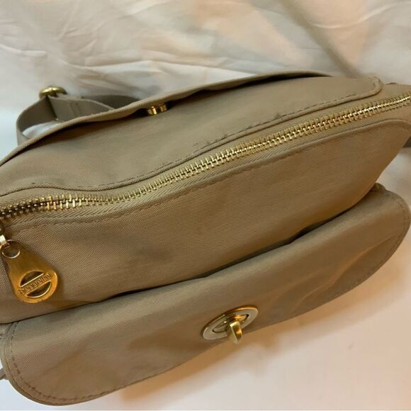 Baggallini Provence Crossbody Bag 9”x7.75” Tan organizer - Picture 14 of 14